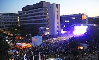 Zuletzt fand das Bielefelder Campusfestival im Jahr 2019 statt. Dann musste es aufgrund der Corona-Pandemie zwei Jahre in Folge pausieren. - Sarah Jonek Zuletzt fand das Bielefelder Campusfestival im Jahr 2019 statt. Dann musste es aufgrund der Corona-Pandemie zwei Jahre in Folge pausieren. - Sarah Jonek