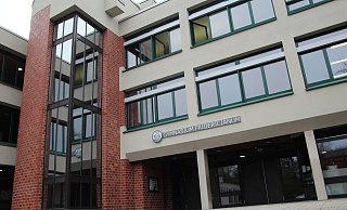 Das Friedrichs-Gymnasium musste ebenso wie alle Herforder Realschulen die Schüler für das kommende Schuljahr 2024/25 auslosen, da es mehr Anmeldungen als Plätze gab. - Mira Solke Das Friedrichs-Gymnasium musste ebenso wie alle Herforder Realschulen die Schüler für das kommende Schuljahr 2024/25 auslosen, da es mehr Anmeldungen als Plätze gab. - Mira Solke