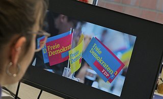 Das Ergebnis der FDP-Mitgliederbefragung bewerten lokale Politiker der liberalen Partei in Paderborn und im Kreis. Der Tenor ist: Grundsätzlich sollte die FDP in der Koalition bleiben. - Rajkumar Mukherjee Das Ergebnis der FDP-Mitgliederbefragung bewerten lokale Politiker der liberalen Partei in Paderborn und im Kreis. Der Tenor ist: Grundsätzlich sollte die FDP in der Koalition bleiben. - Rajkumar Mukherjee