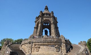 Das Kaiser-Wilhelm-Denkmal in Porta Westfalica ist bei schönem Wetter ein beliebtes Ausflugsziel. - Thorsten Gödecker Das Kaiser-Wilhelm-Denkmal in Porta Westfalica ist bei schönem Wetter ein beliebtes Ausflugsziel. - Thorsten Gödecker
