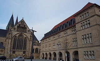 Das neben dem Paderborner Dom gelegene Generalvikariat ist die zentrale Verwaltungsbehörde des Erzbistums. - Birger Berbüsse Das neben dem Paderborner Dom gelegene Generalvikariat ist die zentrale Verwaltungsbehörde des Erzbistums. - Birger Berbüsse