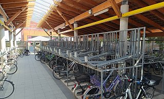 Obwohl die Radstation eher leer ist, wir sie im Online-Buchungssystem als ausgebucht angezeigt. - Sven Hauhart Obwohl die Radstation eher leer ist, wir sie im Online-Buchungssystem als ausgebucht angezeigt. - Sven Hauhart