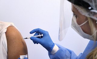 Der Geschäftsführer des Hospitals sagt, aus welchen Berufsgruppen die Impfverweigerer kommen. - (Symbolbild): Thorsten Ulonska Der Geschäftsführer des Hospitals sagt, aus welchen Berufsgruppen die Impfverweigerer kommen. - (Symbolbild): Thorsten Ulonska