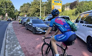 Besonders für Radfahrer kam es am Morgen zu Behinderungen. - Barbara Franke Besonders für Radfahrer kam es am Morgen zu Behinderungen. - Barbara Franke