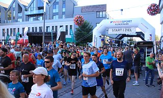 2023 nahmen erstmals mehr als 1.000 Teilnehmer am Firmenlauf in Höxter teil. Diese Marke versuchen die Organisatoren dieses Jahr zu übertreffen. - David Schellenberg 2023 nahmen erstmals mehr als 1.000 Teilnehmer am Firmenlauf in Höxter teil. Diese Marke versuchen die Organisatoren dieses Jahr zu übertreffen. - David Schellenberg