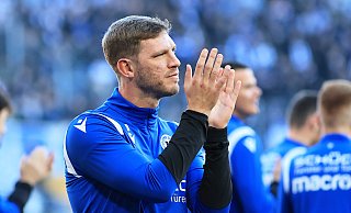 Fabian Klos bleibt Spieler bei Arminia Bielefeld und geht in sein 13. Jahr. Das gab der Klub am Montagnachmittag bekannt. - IMAGO/PaetzelPress Fabian Klos bleibt Spieler bei Arminia Bielefeld und geht in sein 13. Jahr. Das gab der Klub am Montagnachmittag bekannt. - IMAGO/PaetzelPress