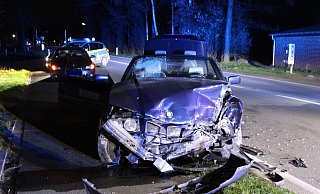 Der beschädigte BMW musste abgeschleppt werden. - Polizei Minden-Lübbecke Der beschädigte BMW musste abgeschleppt werden. - Polizei Minden-Lübbecke