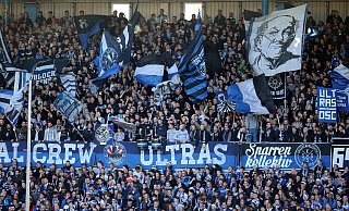 Die Südtribüne der Schüco-Arena (hier beim 3:1-Sieg gegen den 1. FC Magdeburg) ist immer gefüllt, wenn Arminia Bielefeld spielt. Doch auch die anderen Ränge der Alm waren in der Hinrunde gut gefüllt. - Oliver Krato Die Südtribüne der Schüco-Arena (hier beim 3:1-Sieg gegen den 1. FC Magdeburg) ist immer gefüllt, wenn Arminia Bielefeld spielt. Doch auch die anderen Ränge der Alm waren in der Hinrunde gut gefüllt. - Oliver Krato