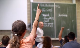Schüler haben zum Krieg in der Ukraine und zum Konflikt in Israel viele Fragen, sagen Gütersloher Schulleiter. - picture alliance/ Daniel Karmann/ dpa Schüler haben zum Krieg in der Ukraine und zum Konflikt in Israel viele Fragen, sagen Gütersloher Schulleiter. - picture alliance/ Daniel Karmann/ dpa