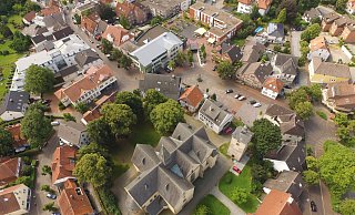 Der Ortskern von Enger mit dem Kirchenrundling. - Jens Redekker Der Ortskern von Enger mit dem Kirchenrundling. - Jens Redekker