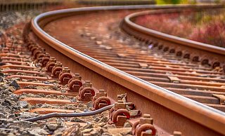 Ein Mann am Bahngleis hat für eine Zugsperrung zwischen Bielefeld und Herford gesorgt. - Symbolfoto: Pixabay / Creative Commons Ein Mann am Bahngleis hat für eine Zugsperrung zwischen Bielefeld und Herford gesorgt. - Symbolfoto: Pixabay / Creative Commons