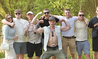 Am 1. Mai war viel los in Gütersloh. Bei bestem Wetter tummelten sich die Menschen unter anderem an den Dalkeauen und im Parkbad. - Jens Dünhölter Am 1. Mai war viel los in Gütersloh. Bei bestem Wetter tummelten sich die Menschen unter anderem an den Dalkeauen und im Parkbad. - Jens Dünhölter