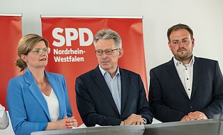 Sarah Philipp (v.l.) und Achim Post sollen die neue Doppelspitze bilden; Frederick Cordes soll Generalsekretär werden. - Bernd Thissen Sarah Philipp (v.l.) und Achim Post sollen die neue Doppelspitze bilden; Frederick Cordes soll Generalsekretär werden. - Bernd Thissen