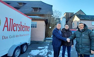 Allersheimer-Geschäftsführer Dirk Brüninghaus (v. l.), Westheimer-Geschäftsführer Moritz von Twickel und Gesellschafter Alexander Fitz – hier bei der Konferenz im Januar – glauben an eine gute Zukunft der Marken und des regionalen Biers. - David Schellenberg Allersheimer-Geschäftsführer Dirk Brüninghaus (v. l.), Westheimer-Geschäftsführer Moritz von Twickel und Gesellschafter Alexander Fitz – hier bei der Konferenz im Januar – glauben an eine gute Zukunft der Marken und des regionalen Biers. - David Schellenberg