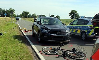 Der Fahrschulwagen hatte den Jungen auf seinem Fahrrad frontal erfasst. - Polizei Minden-Lübbecke Der Fahrschulwagen hatte den Jungen auf seinem Fahrrad frontal erfasst. - Polizei Minden-Lübbecke
