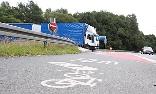 Hier soll eine Ampelanlage gebaut werden, auch um die Radfahrer zu schützen. - Björn Kenter Hier soll eine Ampelanlage gebaut werden, auch um die Radfahrer zu schützen. - Björn Kenter