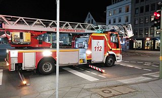 Ungewöhnlicher Feuerwehreinsatz am Kesselbrink. - Sabine Wellbrock Ungewöhnlicher Feuerwehreinsatz am Kesselbrink. - Sabine Wellbrock