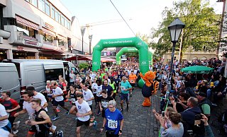 Mehr als 700 Läufer nahmen2019 beim Firmenlauf Höxter teil. - David Schellenberg Mehr als 700 Läufer nahmen2019 beim Firmenlauf Höxter teil. - David Schellenberg