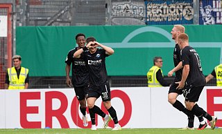 Im Pokal gab es vielzu feiern. Nun geht der Blick von Florent Muslija (Mitte) und dem SCP nach Düsseldorf. - IMAGO/Matthias Koch Im Pokal gab es vielzu feiern. Nun geht der Blick von Florent Muslija (Mitte) und dem SCP nach Düsseldorf. - IMAGO/Matthias Koch
