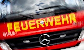 Die Feuerwehr rückte am Sonntagabend zu einem Brand in Rheda-Wiedenbrück aus. - dpa/Symbolbild Die Feuerwehr rückte am Sonntagabend zu einem Brand in Rheda-Wiedenbrück aus. - dpa/Symbolbild