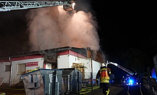 Der Brand der Bäckerei in Brake beschäftigte fast 80 Einsatzkräfte. - Paul Brinkmann Der Brand der Bäckerei in Brake beschäftigte fast 80 Einsatzkräfte. - Paul Brinkmann