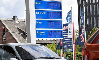 Das Preiskarussell an den Tankstellen läuft weiter. - DPA Das Preiskarussell an den Tankstellen läuft weiter. - DPA