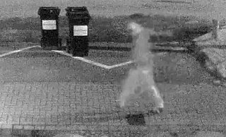Wer kann Hinweise zu diesem unbekannten mutmaßlichen Gewalttäter geben? - Polizei Bielefeld Wer kann Hinweise zu diesem unbekannten mutmaßlichen Gewalttäter geben? - Polizei Bielefeld
