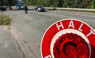 Mehrere Kontrollstellen wurden kreisweit eingerichtet. Ein Schwerpunkt lag auf der B64. - Polizei Mehrere Kontrollstellen wurden kreisweit eingerichtet. Ein Schwerpunkt lag auf der B64. - Polizei