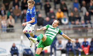 Voller Einsatz für den FC Gütersloh: Tim Manstein (r.) spielt seit sechs Jahren für den FCG, jetzt beendet er seine Karriere. Voller Einsatz für den FC Gütersloh: Tim Manstein (r.) spielt seit sechs Jahren für den FCG, jetzt beendet er seine Karriere.