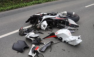 Am Motorrad entstand Totalschaden. - Polizei Am Motorrad entstand Totalschaden. - Polizei
