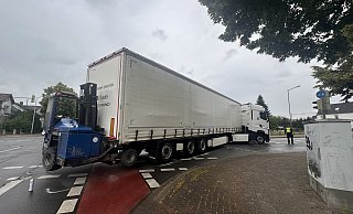 Die Frau wurde vom Lkw erfasst, als sie geradeaus fahren wollte. - MT-Foto: Patrick Schwemling Die Frau wurde vom Lkw erfasst, als sie geradeaus fahren wollte. - MT-Foto: Patrick Schwemling