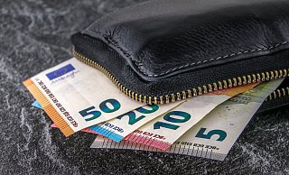 Drei Jungen haben ein Portemonnaie mit wertvollem Inhalt gefunden und es zur Polizei gebracht. - Pixabay (Symbolbild) Drei Jungen haben ein Portemonnaie mit wertvollem Inhalt gefunden und es zur Polizei gebracht. - Pixabay (Symbolbild)