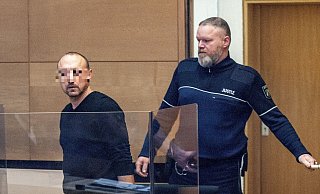 Prozessauftakt Verdacht Mord an Ehefrau in Sennestadt Angeklagter ist Valery H. (59) und sein Strafverteidiger Jerrit Schöll Femizid Mordkommission MK Piepenstrang Foto: Jörg Dieckmann - Joerg Dieckmann Prozessauftakt Verdacht Mord an Ehefrau in Sennestadt Angeklagter ist Valery H. (59) und sein Strafverteidiger Jerrit Schöll Femizid Mordkommission MK Piepenstrang Foto: Jörg Dieckmann - Joerg Dieckmann