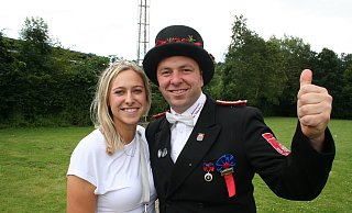 Felix Pohlmann und Regina Scheike sind das neue Königspaar der Bad Wünnenberger Schützen. Auf den Königsschuss folgte die Verlobung vor der vollbesetzten Schützenhalle. - Johannes Büttner Felix Pohlmann und Regina Scheike sind das neue Königspaar der Bad Wünnenberger Schützen. Auf den Königsschuss folgte die Verlobung vor der vollbesetzten Schützenhalle. - Johannes Büttner