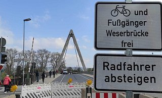 Soll am Tag vor der Eröffnung der Gartenschau wieder befahrbar sein: Die Weserbrücke bei Höxter. - Svenja Ludwig Soll am Tag vor der Eröffnung der Gartenschau wieder befahrbar sein: Die Weserbrücke bei Höxter. - Svenja Ludwig