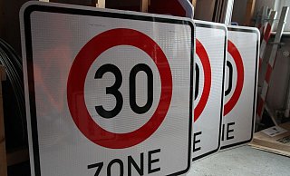Dürfte künftig häufiger in Herford zu sehen sein: Tempo 30 auf den Straßen. - Nicole Sielermann Dürfte künftig häufiger in Herford zu sehen sein: Tempo 30 auf den Straßen. - Nicole Sielermann