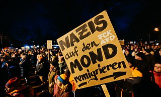 Die Kundgebung am Montag in Paderborn zog laut Polizei rund 5.000 Teilnehmer an. In Delbrück treffen sich die Menschen Freitag auf dem Vorplatz der Stadthalle. - BESIM MAZHIQI Die Kundgebung am Montag in Paderborn zog laut Polizei rund 5.000 Teilnehmer an. In Delbrück treffen sich die Menschen Freitag auf dem Vorplatz der Stadthalle. - BESIM MAZHIQI
