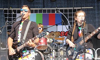 Die Warburger Band Sändäpause rockt den Uhlenberg in Brakle-Hembsen. - Burkhard Battran Die Warburger Band Sändäpause rockt den Uhlenberg in Brakle-Hembsen. - Burkhard Battran