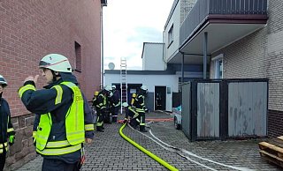 Großeisnatz der Feuerwehr an der Bahnhofstraße in Lauenförde am Samstagmorgen. - FFW Boffzen Großeisnatz der Feuerwehr an der Bahnhofstraße in Lauenförde am Samstagmorgen. - FFW Boffzen
