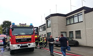 Ein Großaufgebot der Feuerwehr in Rahden ging gegen das Feuer vor. - Joern Spreen-Ledebur Ein Großaufgebot der Feuerwehr in Rahden ging gegen das Feuer vor. - Joern Spreen-Ledebur