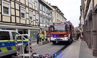 Großräumig sperrten Feuerwehr und Polizei den Einsatzbereich ab. - Dieter Scholz Großräumig sperrten Feuerwehr und Polizei den Einsatzbereich ab. - Dieter Scholz
