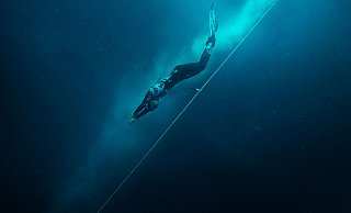Die Freitaucherin Alessia Zecchini hat schon viele Rekorde gebrochen. - © 2023 Netflix, Inc. Die Freitaucherin Alessia Zecchini hat schon viele Rekorde gebrochen. - © 2023 Netflix, Inc.