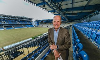 Sein erstes Amtsjahr bleibt mit einem Abstieg in Erinnerung, den Arminia bemerkenswert gelassen hingenommen hat. Nun ist nicht nur bei Rainer Schütte (65) Aufbruchsstimmung angesagt. Sein Ziel: Perspektivisch soll der DSC wieder oben anklopfen. - Andreas Zobe Sein erstes Amtsjahr bleibt mit einem Abstieg in Erinnerung, den Arminia bemerkenswert gelassen hingenommen hat. Nun ist nicht nur bei Rainer Schütte (65) Aufbruchsstimmung angesagt. Sein Ziel: Perspektivisch soll der DSC wieder oben anklopfen. - Andreas Zobe