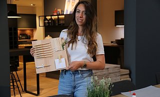 Influencerin Catharina bastelt mit den Besucherinnen und Besuchern Foodboards. Mit dem Essensplan können die Gerichte für die ganze Woche geplant werden. - Anthea Moschner Influencerin Catharina bastelt mit den Besucherinnen und Besuchern Foodboards. Mit dem Essensplan können die Gerichte für die ganze Woche geplant werden. - Anthea Moschner