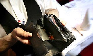Die vierte Welle sorgt für Ebbe in der Geldbörse. - NGG Die vierte Welle sorgt für Ebbe in der Geldbörse. - NGG