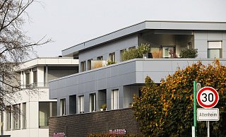 Passt diese großformatige zweigeschossige Bebauung mit Staffelgeschoss wirklich in die Verler Ortsdurchfahrt? - Roland Thöring Passt diese großformatige zweigeschossige Bebauung mit Staffelgeschoss wirklich in die Verler Ortsdurchfahrt? - Roland Thöring