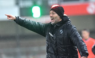 SC Verls Trainer Alexander Ende muss für das Spiel gegen Regensburg auf der Torhüter-Position umplanen. SC Verls Trainer Alexander Ende muss für das Spiel gegen Regensburg auf der Torhüter-Position umplanen.