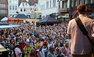 2024 wird es keine Jazz Summer Night geben, weil der Jazz Club neue Sponsoren suchen muss, damit die Veranstaltung finanziert werden kann. - Ursula Koch 2024 wird es keine Jazz Summer Night geben, weil der Jazz Club neue Sponsoren suchen muss, damit die Veranstaltung finanziert werden kann. - Ursula Koch