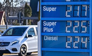 Der Krieg in der Ukraine hat für die Autofahrer auch in Bielefeld weitreichende Folgen. - Symbolfoto: picture alliance / dpa Der Krieg in der Ukraine hat für die Autofahrer auch in Bielefeld weitreichende Folgen. - Symbolfoto: picture alliance / dpa
