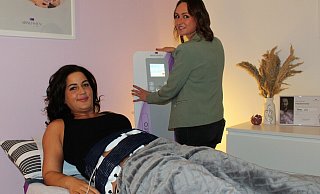 Filiz Kaharan hat zehn Einheiten bei Verena Eck von "Abnehmen im Liegen" gebucht. Bereits nach sieben Einheiten hat sie sechs Klio abgenommen, sagt sie. - Anastasia von Fugler Filiz Kaharan hat zehn Einheiten bei Verena Eck von "Abnehmen im Liegen" gebucht. Bereits nach sieben Einheiten hat sie sechs Klio abgenommen, sagt sie. - Anastasia von Fugler